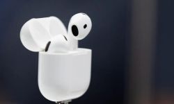 أبل" ترفع مستوى سماعات AirPods بميزات جديدة